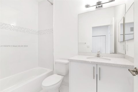 Townhouse in Miami, Florida 4 bedrooms, 139.35 sq.m. № 1186032 - photo 8