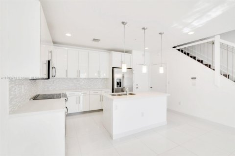 Touwnhouse à vendre à Miami, Floride: 4 chambres, 139.35 m2 № 1186032 - photo 5