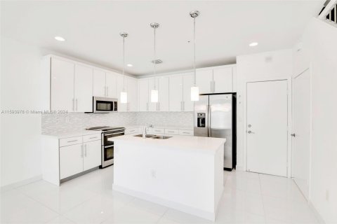 Touwnhouse à vendre à Miami, Floride: 4 chambres, 139.35 m2 № 1186032 - photo 3