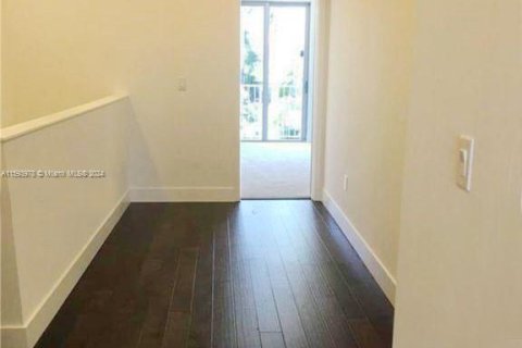 Adosado en venta en Miami, Florida, 4 dormitorios, 139.35 m2 № 1186032 - foto 11