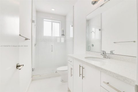 Adosado en venta en Miami, Florida, 4 dormitorios, 139.35 m2 № 1186032 - foto 10