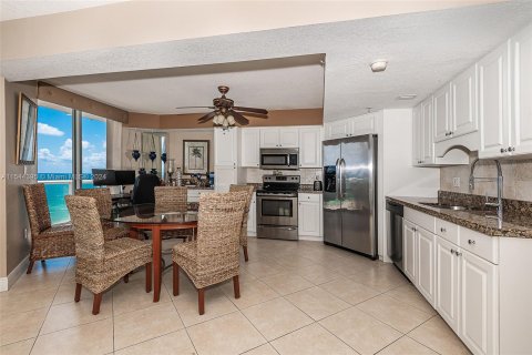 Condominio en venta en Sunny Isles Beach, Florida, 2 dormitorios, 135.64 m2 № 1162438 - foto 13