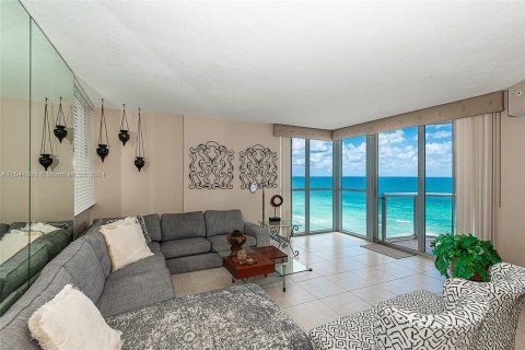 Condominio en venta en Sunny Isles Beach, Florida, 2 dormitorios, 135.64 m2 № 1162438 - foto 6
