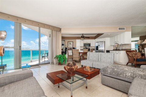 Condominio en venta en Sunny Isles Beach, Florida, 2 dormitorios, 135.64 m2 № 1162438 - foto 8