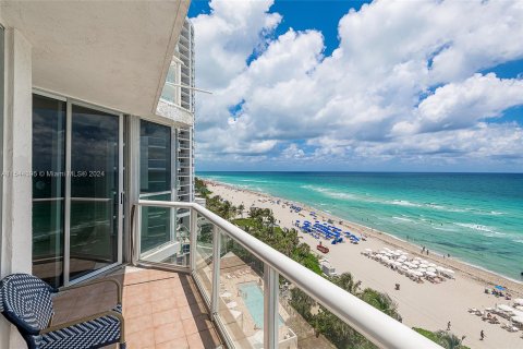 Condominio en venta en Sunny Isles Beach, Florida, 2 dormitorios, 135.64 m2 № 1162438 - foto 27