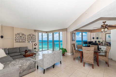 Condominio en venta en Sunny Isles Beach, Florida, 2 dormitorios, 135.64 m2 № 1162438 - foto 5