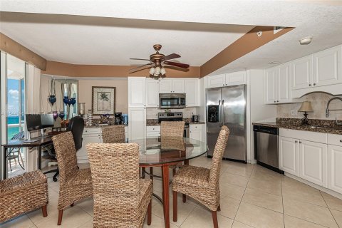 Condominio en venta en Sunny Isles Beach, Florida, 2 dormitorios, 135.64 m2 № 1162438 - foto 14