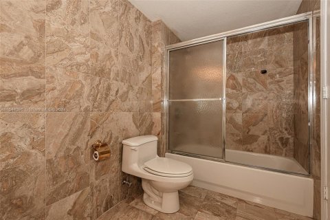Condominio en venta en Sunny Isles Beach, Florida, 2 dormitorios, 135.64 m2 № 1162438 - foto 22