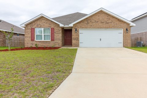 Villa ou maison à louer à Crestview, Floride: 4 chambres, 174.93 m2 № 560619 - photo 2