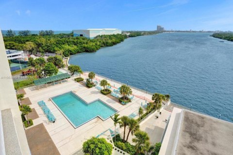 Condo in Sunny Isles Beach, Florida, 3 bedrooms  № 1099669 - photo 9