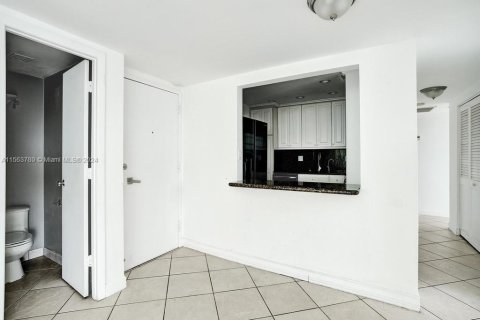 Condo in Sunny Isles Beach, Florida, 3 bedrooms  № 1099669 - photo 13