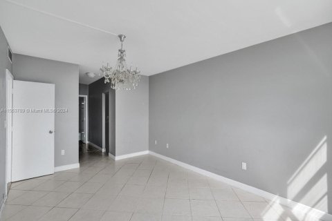 Condo in Sunny Isles Beach, Florida, 3 bedrooms  № 1099669 - photo 24