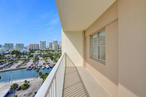 Condo in Sunny Isles Beach, Florida, 3 bedrooms  № 1099669 - photo 11