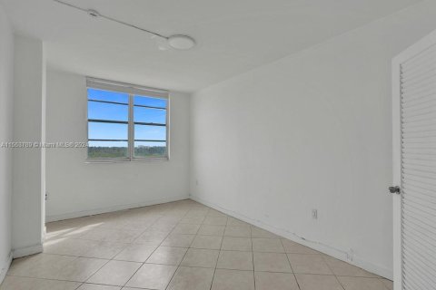 Condo in Sunny Isles Beach, Florida, 3 bedrooms  № 1099669 - photo 29