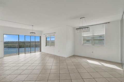 Condo in Sunny Isles Beach, Florida, 3 bedrooms  № 1099669 - photo 2