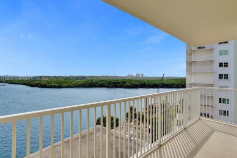 Condo in Sunny Isles Beach, Florida, 3 bedrooms  № 1099669 - photo 7