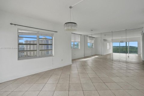 Condo in Sunny Isles Beach, Florida, 3 bedrooms  № 1099669 - photo 5