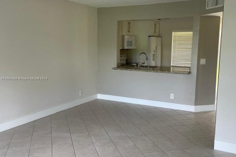 Apartment in Coral Springs, Florida 2 bedrooms, 75.16 sq.m. № 1380053 - photo 9