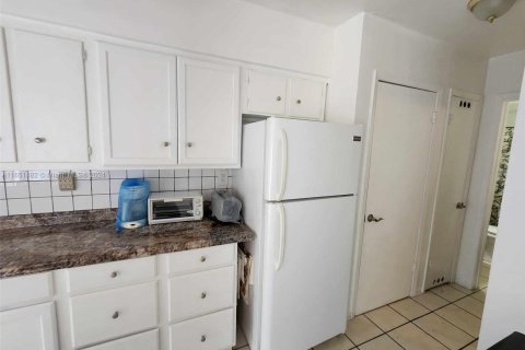 Condo in Miami, Florida, 1 bedroom  № 1333634 - photo 3