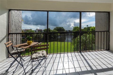 Condo in Weston, Florida, 2 bedrooms  № 1333635 - photo 2