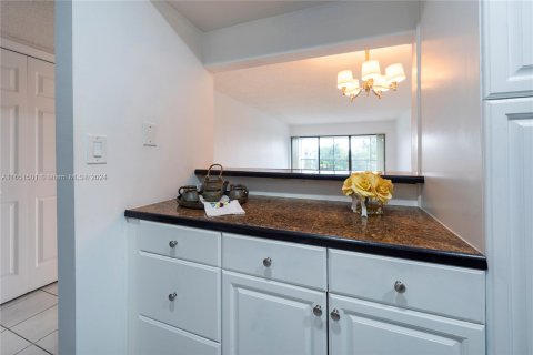 Condo in Weston, Florida, 2 bedrooms  № 1333635 - photo 16