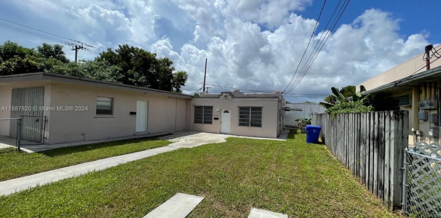 House in Miami, Florida 3 bedrooms, 109.81 sq.m. № 1428285