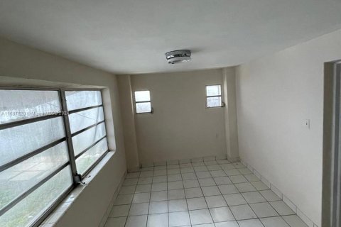 House in Miami, Florida 3 bedrooms, 109.81 sq.m. № 1428285 - photo 13