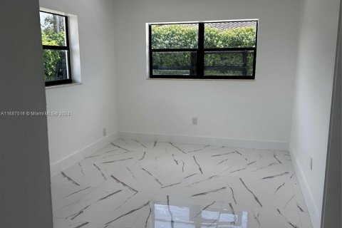 House in Miami, Florida 3 bedrooms, 169.64 sq.m. № 1428322 - photo 7