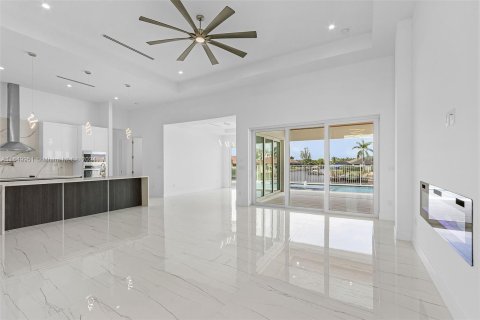 Casa en venta en Cape Coral, Florida, 4 dormitorios № 1332465 - foto 9