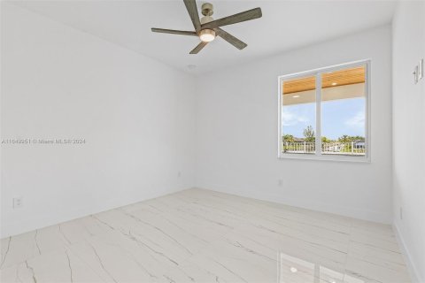 Casa en venta en Cape Coral, Florida, 4 dormitorios № 1332465 - foto 23