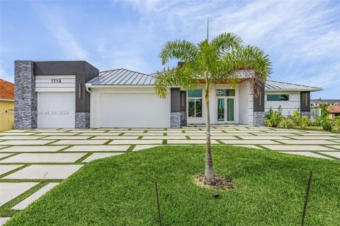 Villa ou maison à vendre à Cape Coral, Floride: 4 chambres № 1332465 - photo 4