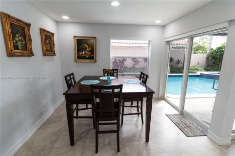 Villa ou maison à vendre à Hialeah, Floride: 4 chambres, 249.91 m2 № 1377182 - photo 14