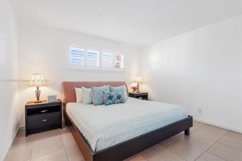 Copropriété à vendre à Pembroke Pines, Floride: 2 chambres, 108.7 m2 № 1188072 - photo 13