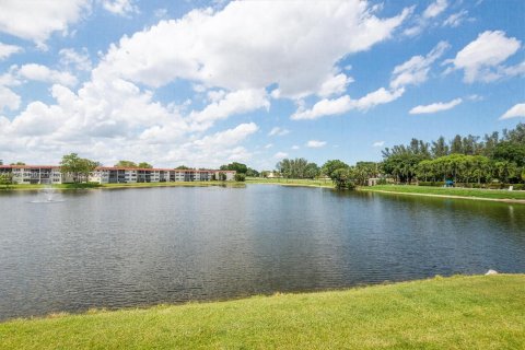 Copropriété à vendre à Pembroke Pines, Floride: 2 chambres, 108.7 m2 № 1188072 - photo 18