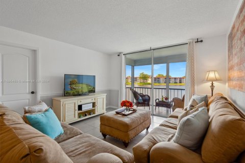 Condo in Pembroke Pines, Florida, 2 bedrooms  № 1188072 - photo 5