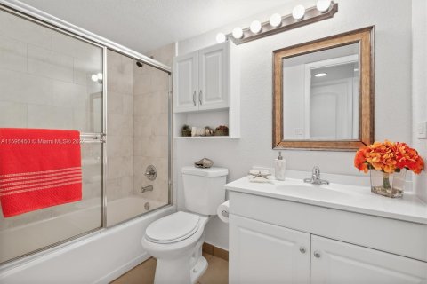 Copropriété à vendre à Pembroke Pines, Floride: 2 chambres, 108.7 m2 № 1188072 - photo 14