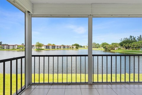 Copropriété à vendre à Pembroke Pines, Floride: 2 chambres, 108.7 m2 № 1188072 - photo 15