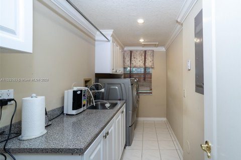 Villa ou maison à vendre à Pembroke Pines, Floride: 5 chambres, 300.35 m2 № 975320 - photo 20