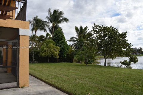 Купить виллу или дом в Пемброк-Пайнс, Флорида 5 спален, 300.35м2, № 975320 - фото 29