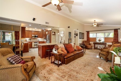 Villa ou maison à vendre à Pembroke Pines, Floride: 5 chambres, 300.35 m2 № 975320 - photo 8
