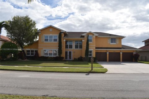 Купить виллу или дом в Пемброк-Пайнс, Флорида 5 спален, 300.35м2, № 975320 - фото 24