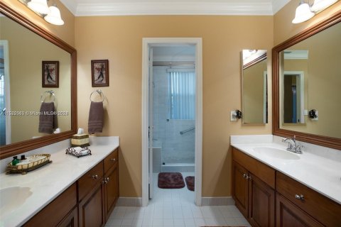 Villa ou maison à vendre à Pembroke Pines, Floride: 5 chambres, 300.35 m2 № 975320 - photo 15