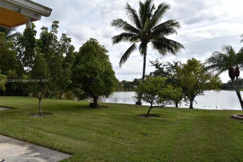 Villa ou maison à vendre à Pembroke Pines, Floride: 5 chambres, 300.35 m2 № 975320 - photo 30