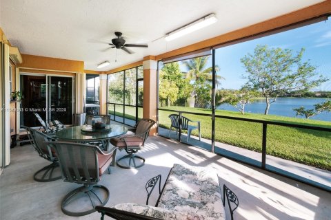 Villa ou maison à vendre à Pembroke Pines, Floride: 5 chambres, 300.35 m2 № 975320 - photo 21