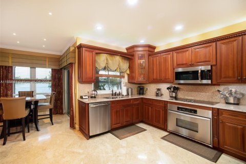 Villa ou maison à vendre à Pembroke Pines, Floride: 5 chambres, 300.35 m2 № 975320 - photo 6