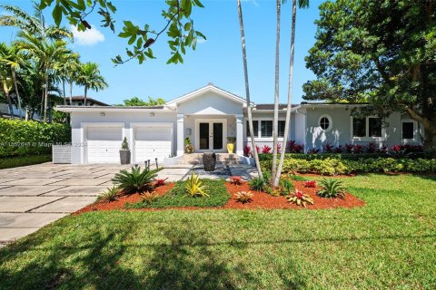 Villa ou maison à vendre à Coral Gables, Floride: 4 chambres, 258.92 m2 № 1096968 - photo 1