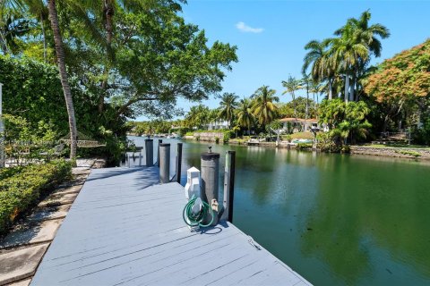 Villa ou maison à vendre à Coral Gables, Floride: 4 chambres, 258.92 m2 № 1096968 - photo 2