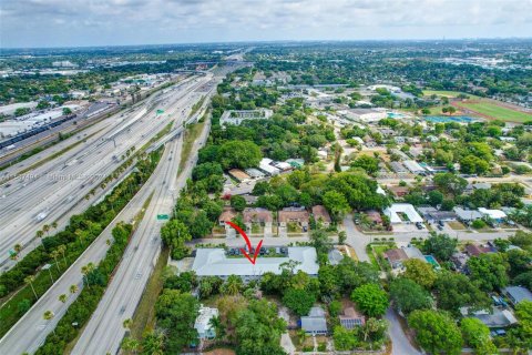 Commercial property in Fort Lauderdale, Florida № 1176338 - photo 9