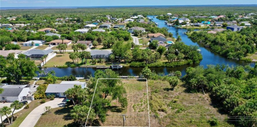 Land in Port Charlotte, Florida № 1220123