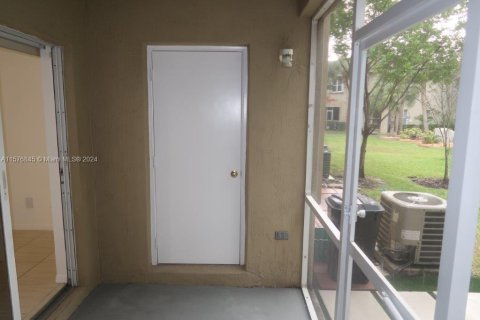 Townhouse in Pembroke Pines, Florida 2 bedrooms, 95.13 sq.m. № 1145698 - photo 5